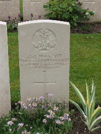 Etaples Military Cemetery - Downes, Ernest Leonard