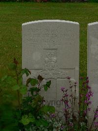 Etaples Military Cemetery - Downey, Walter Arthur