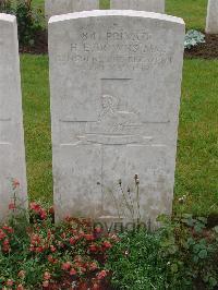 Etaples Military Cemetery - Downs, H E