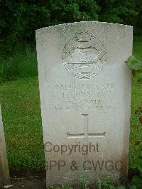 Etaples Military Cemetery - Dowson, H