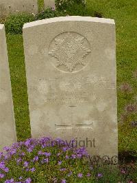 Etaples Military Cemetery - Doyle, Thomas Vincent