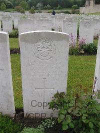 Etaples Military Cemetery - Drackett, F A