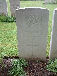 Etaples Military Cemetery - Draper, R