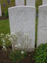 Etaples Military Cemetery - Duff, John