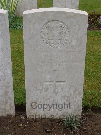 Etaples Military Cemetery - Duff, James Low