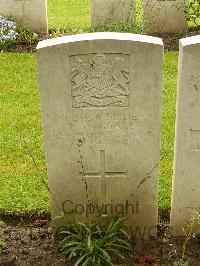 Etaples Military Cemetery - Dugdale, T