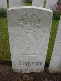 Etaples Military Cemetery - Duggan, H T