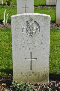 Etaples Military Cemetery - Dugmore, William Fred