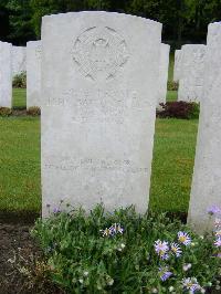 Etaples Military Cemetery - Dunlop, John Barton