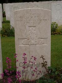 Etaples Military Cemetery - Dyball, Ernest Harold