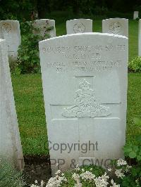 Etaples Military Cemetery - Dyer, William Robert