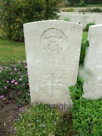 Etaples Military Cemetery - Dyson, George Henry