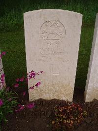 Etaples Military Cemetery - Eacott, A J