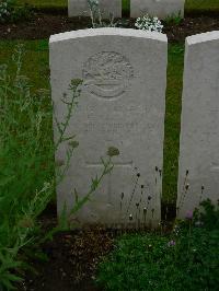 Etaples Military Cemetery - Eades, F
