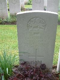 Etaples Military Cemetery - Eagles, G S