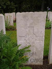 Etaples Military Cemetery - Earing, W