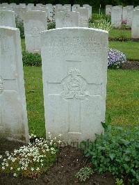 Etaples Military Cemetery - Earl, Frederick Stanley
