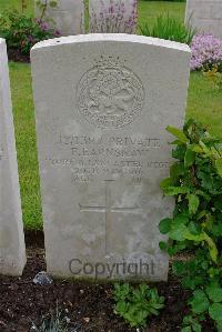Etaples Military Cemetery - Earnshaw, Frank