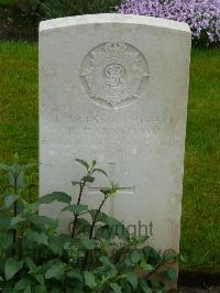 Etaples Military Cemetery - Earnshaw, F