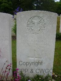 Etaples Military Cemetery - Easton, W