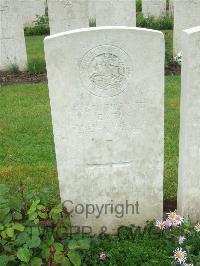 Etaples Military Cemetery - Eaton, C