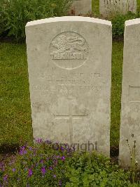 Etaples Military Cemetery - Edisbury, Thomas