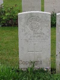Etaples Military Cemetery - Edmonds, Tom