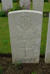 Etaples Military Cemetery - Edmunds, M