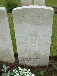 Etaples Military Cemetery - Edwards, B