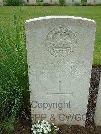 Etaples Military Cemetery - Edwards, E