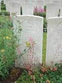 Etaples Military Cemetery - Edwards, Ernest
