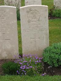 Etaples Military Cemetery - Edwards, Ernest William