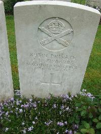 Etaples Military Cemetery - Edwards, Frederick Charles