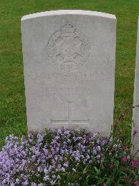 Etaples Military Cemetery - Edwards, Frank Joseph