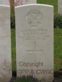 Etaples Military Cemetery - Edwards, Henry Robert