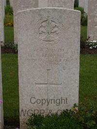 Etaples Military Cemetery - Edwards, R F