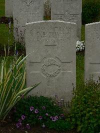 Etaples Military Cemetery - Eisfelder, Frederick John