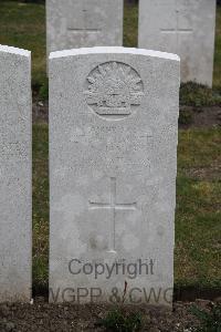 Etaples Military Cemetery - Elborne, Daniel James