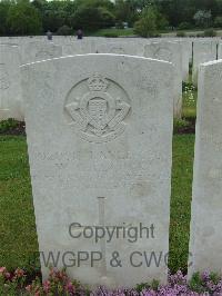 Etaples Military Cemetery - Elcock, W C