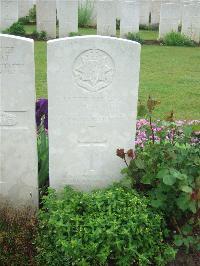 Etaples Military Cemetery - Elliott, Bertie George
