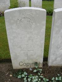 Etaples Military Cemetery - Elliott, C