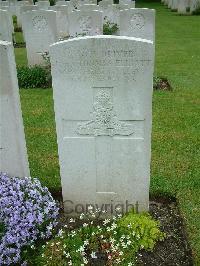 Etaples Military Cemetery - Elliott, John Thomas