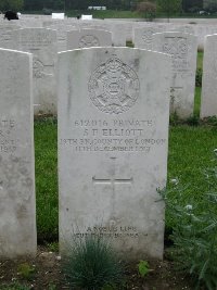Etaples Military Cemetery - Elliott, Sidney Frederick