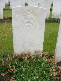 Etaples Military Cemetery - Elliott, W G