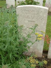 Etaples Military Cemetery - Elliott, Walter Mitchell