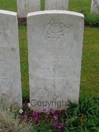 Etaples Military Cemetery - Ellis, A