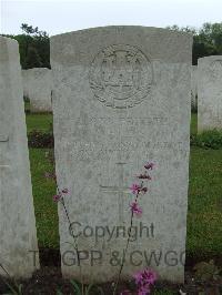 Etaples Military Cemetery - Ellis, Charles