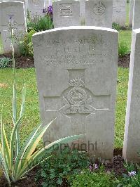 Etaples Military Cemetery - Ellis, C H