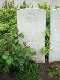 Etaples Military Cemetery - Ellis, C H