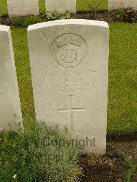 Etaples Military Cemetery - Ellis, F